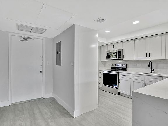 3rd image of 575 Oaks Lane #307