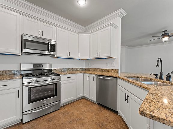 3rd image of 39142 Superior Wood Ave