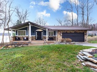 6096 Appleton Lake Rd, Brighton, MI 48116