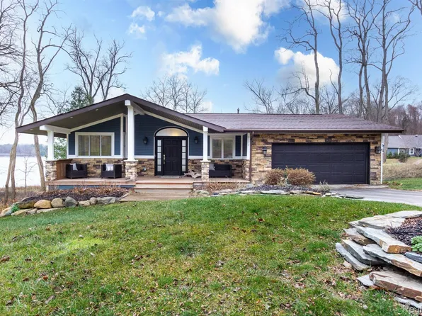 6096 Appleton Lake Rd, Brighton, MI 48116