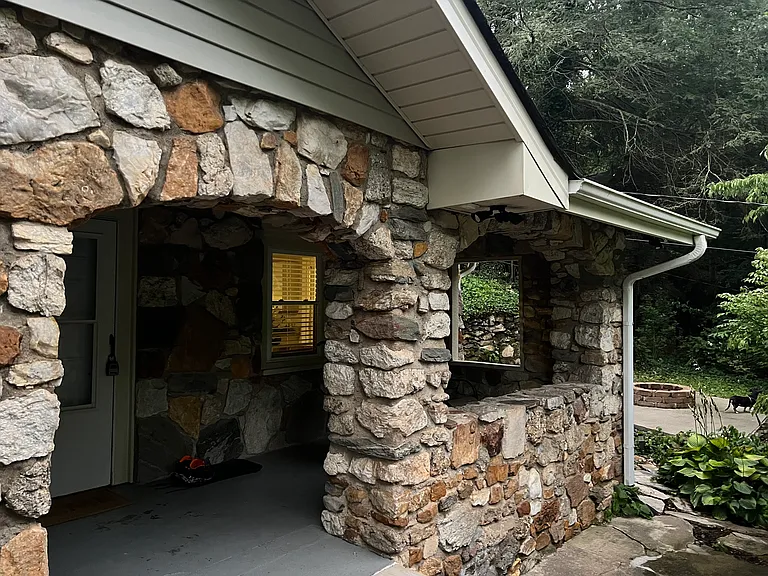 113 Hemphill Rd — Photo 2