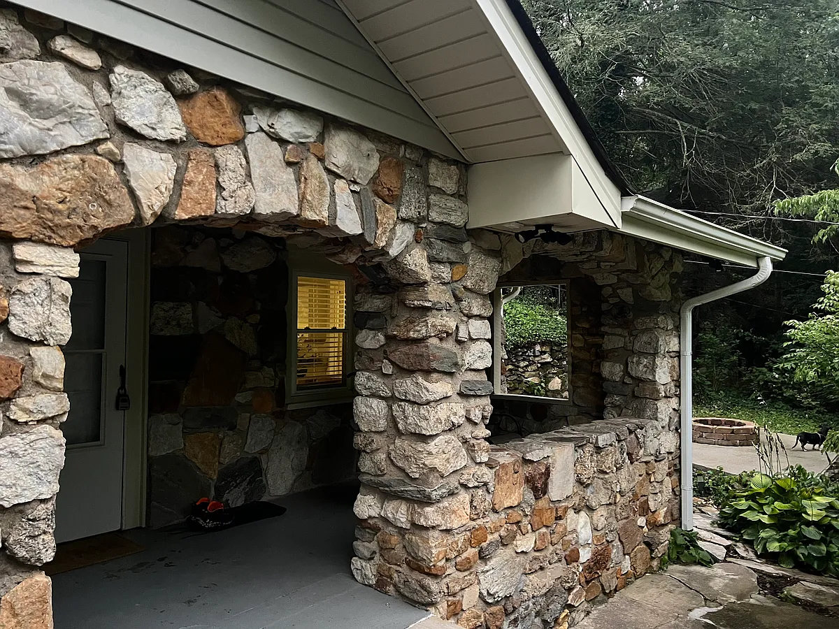 Building Photo - 113 Hemphill Rd