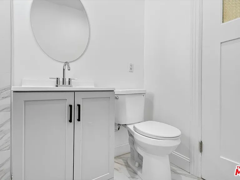1185 S Tremaine Ave — Photo 37