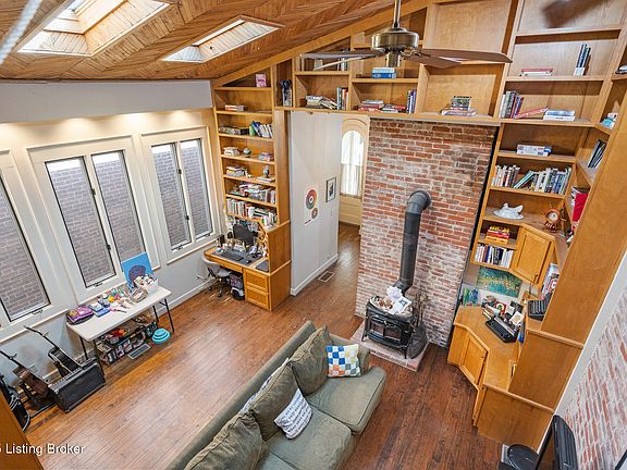 12th image of 1409 E Washington St