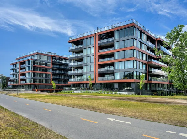 38 Rue Du Square George Atienne Cartier #Sir-517, Montreal, QC H4C 0C4