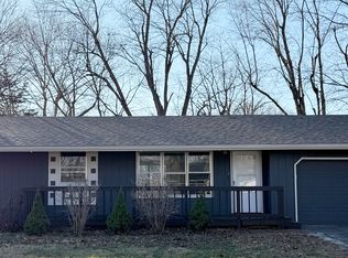 1053 S Bruce Ave, Springfield, MO 65804