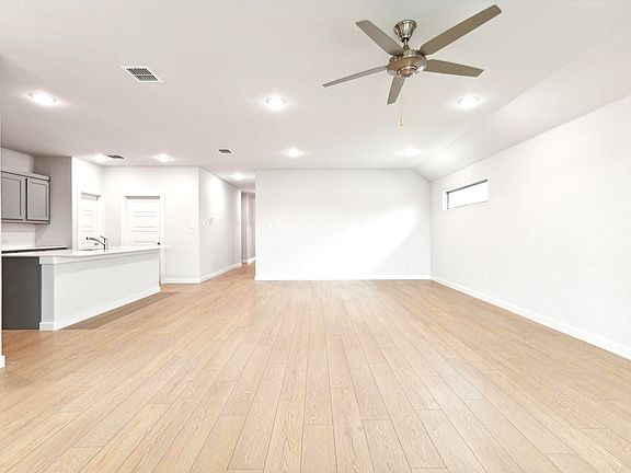 5th image of 326 Rockstream Dr