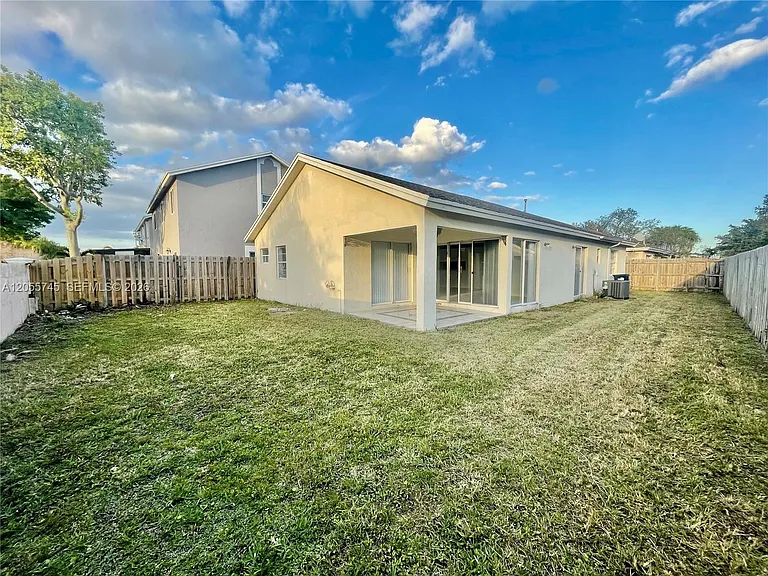 5508 NW 101st Ct — Photo 30