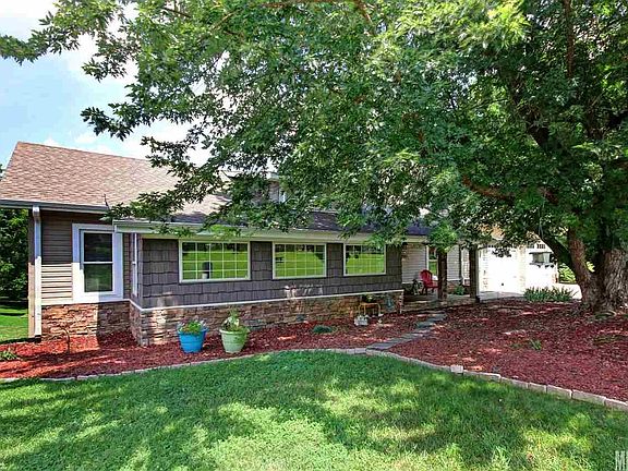 2nd image of 454 N Eastway Dr
