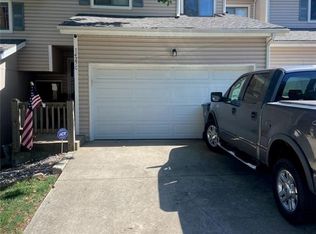 1427 Martway Cir APT C, Olathe, KS 66061