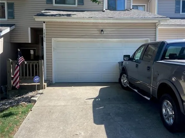 1427 Martway Cir APT C, Olathe, KS 66061