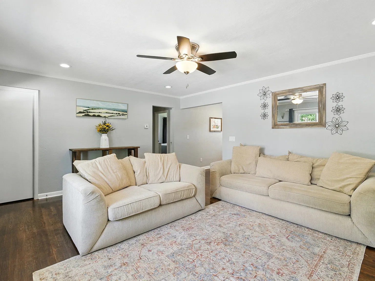 2 bed, 1233 sqft, $1,900 — Photo 3