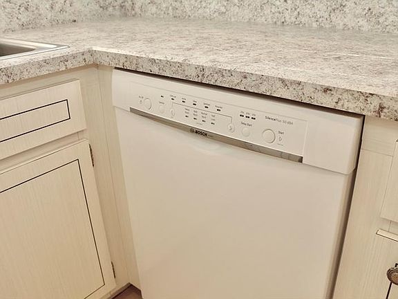5th image of 4595 Chancellor St NE APT 110