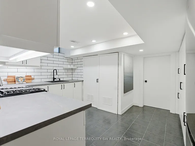 497 Ossington Ave #BASEMENT — Photo 19