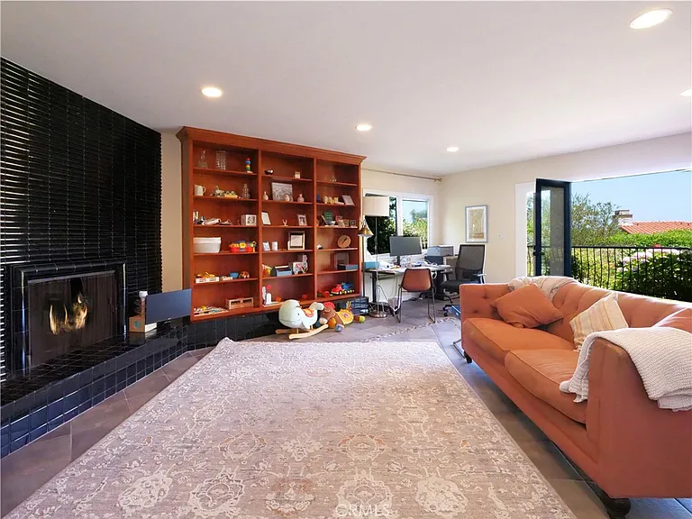345 Palos Verdes Dr W — Photo 20