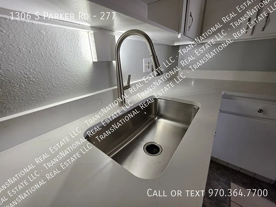 Fully Remodeled 2nd Floor Condo, brand new kitchen — Photo 2