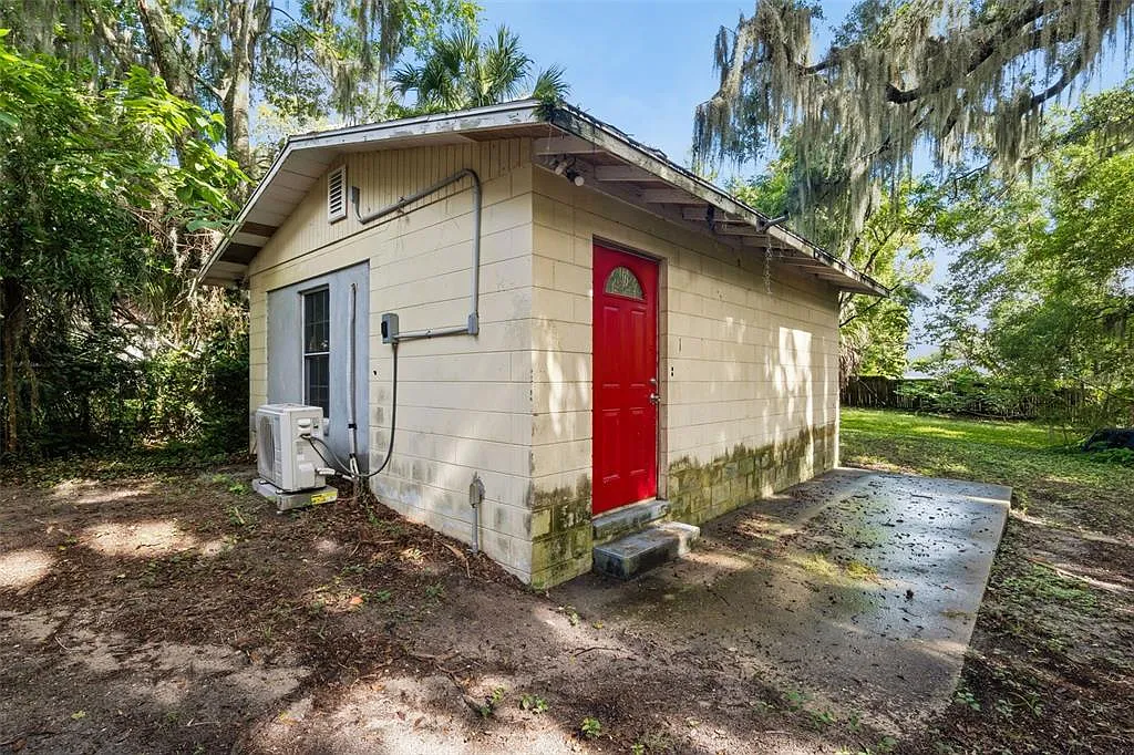 Studio, 1.0 bath, 425 sqft, $875 — Photo 2