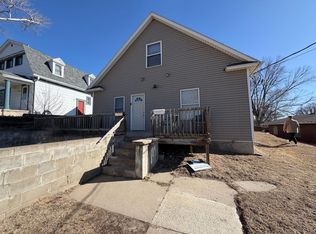 2038-38 1/2 S Cleveland St, Sioux City, IA 51106
