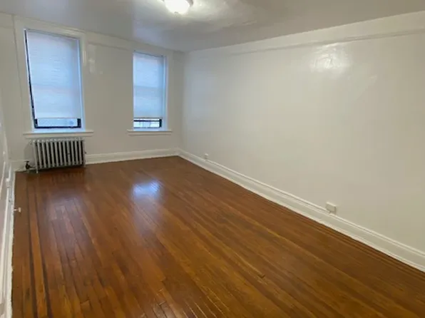 32-16 Crescent Street image 1 of 4