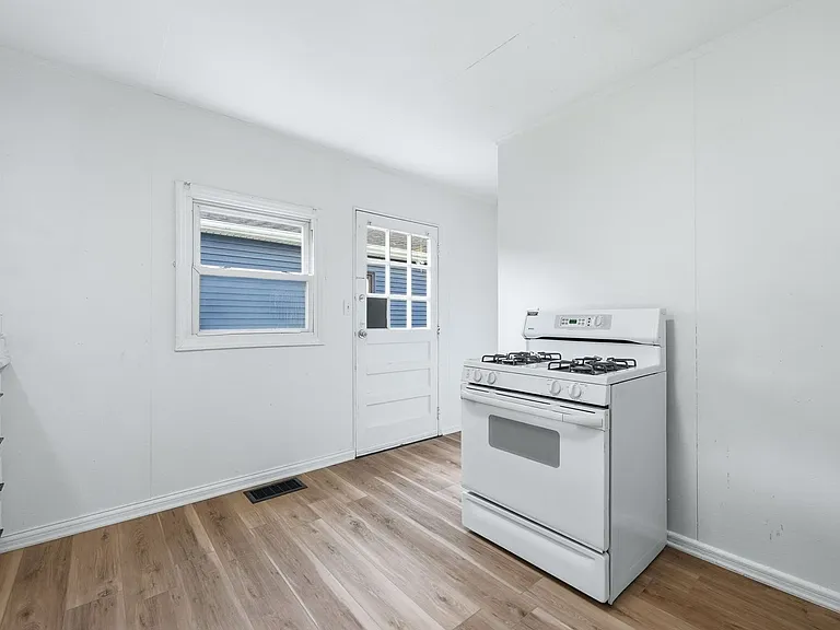 4014 Oliver St — Photo 2