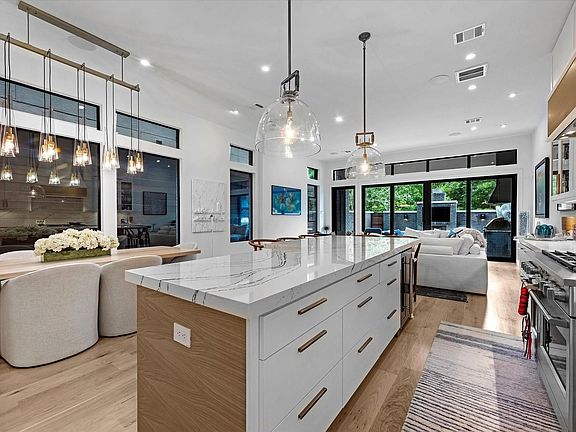 4th image of 6404 Haskell St