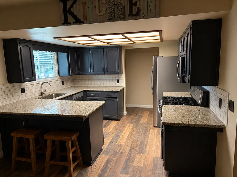 1110 E Rose Ct — Photo 2