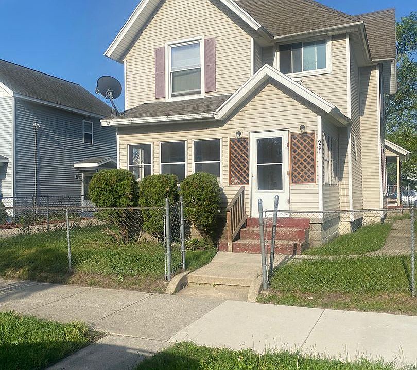 1st image of 921 Cass Ave SE #1