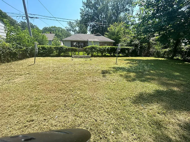1070 E Walthal Cir — Photo 3
