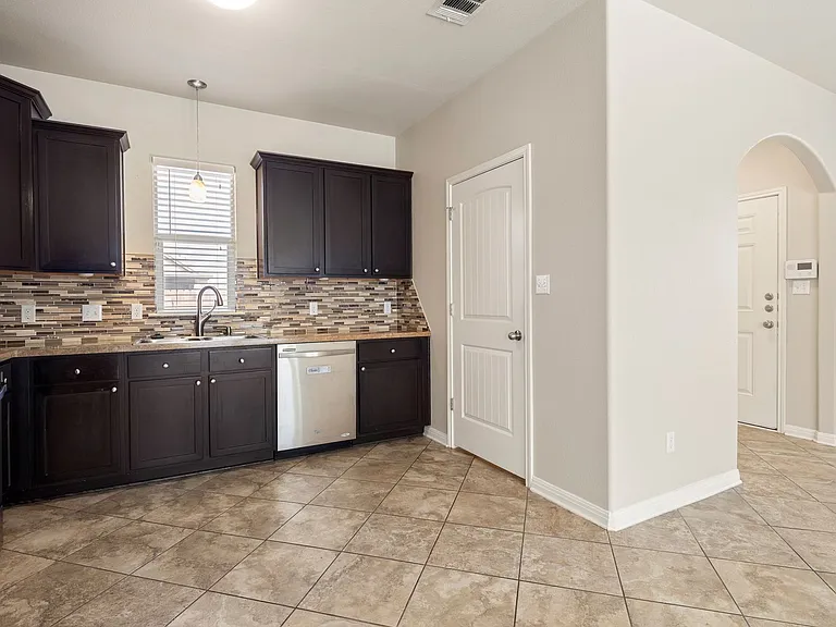 102 Preston Trl — Photo 8
