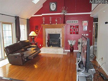 4th image of 8122 Wade Park Ave