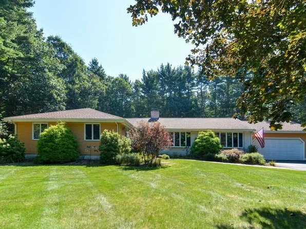 14 Spruce St, Foxboro, MA 02035