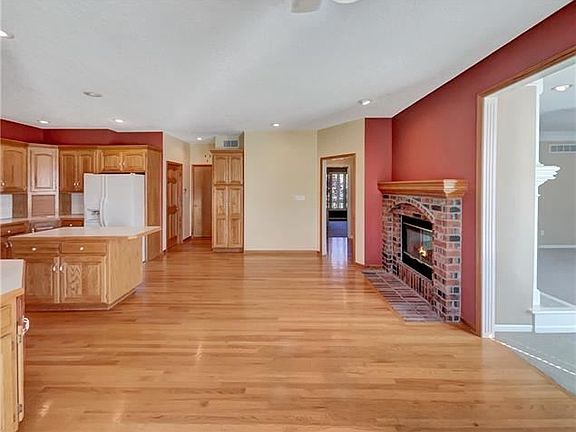 5th image of 2601 NE Glen Dr