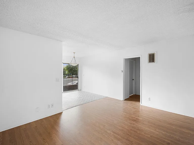 17931 Devonshire St #1 — Photo 7