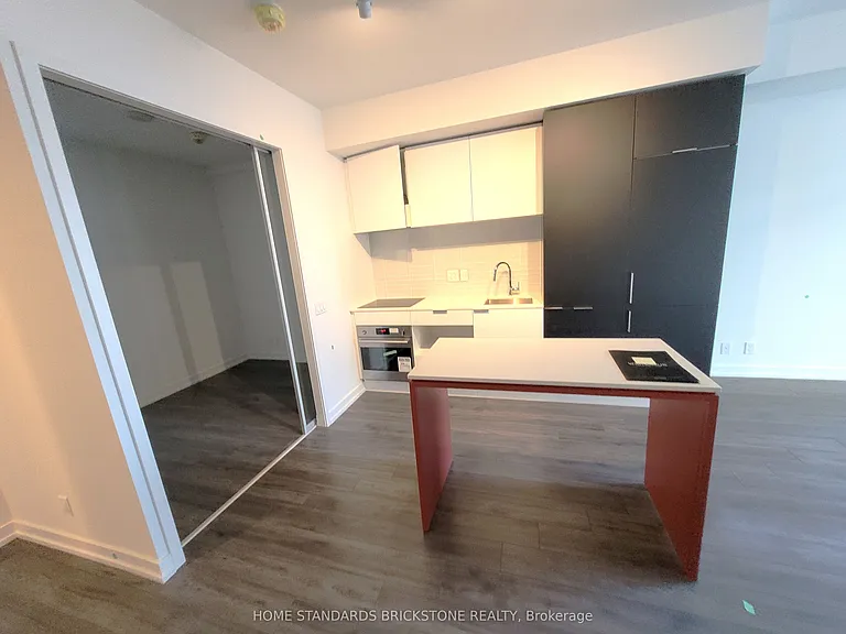 33 Helendale Ave #1701 — Photo 4