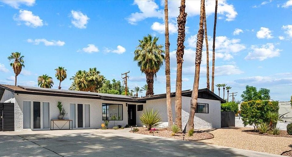 1st image of 69940 Papaya Ln