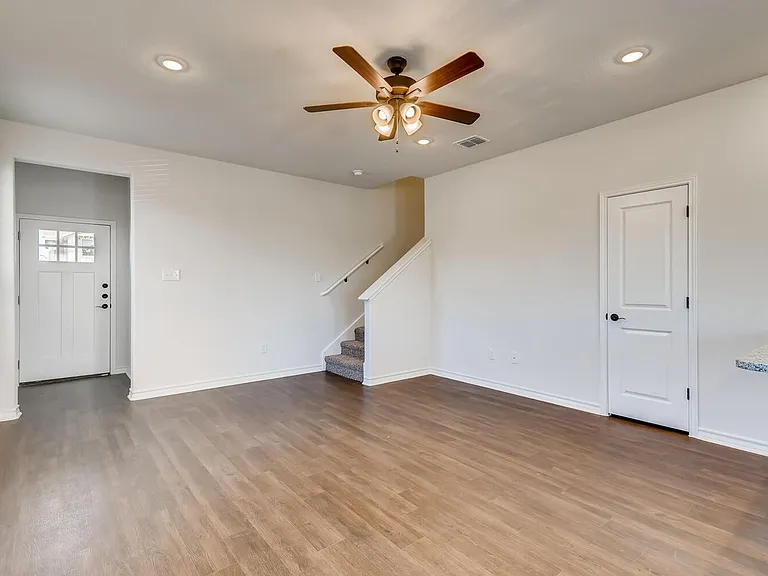 10306 Lynwood Br — Photo 5