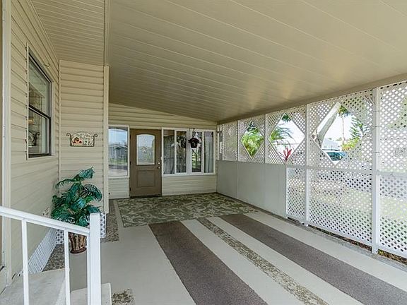 5th image of 128 Dolphin Dr S