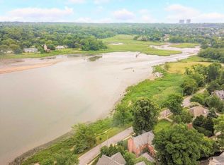 1111 Douglas Rd, Little Neck, NY 11363