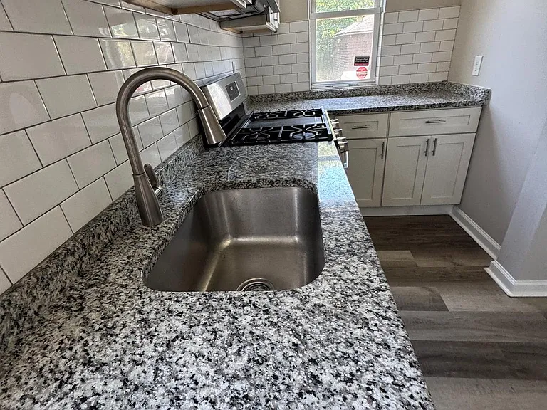 105 Williams Ave — Photo 5