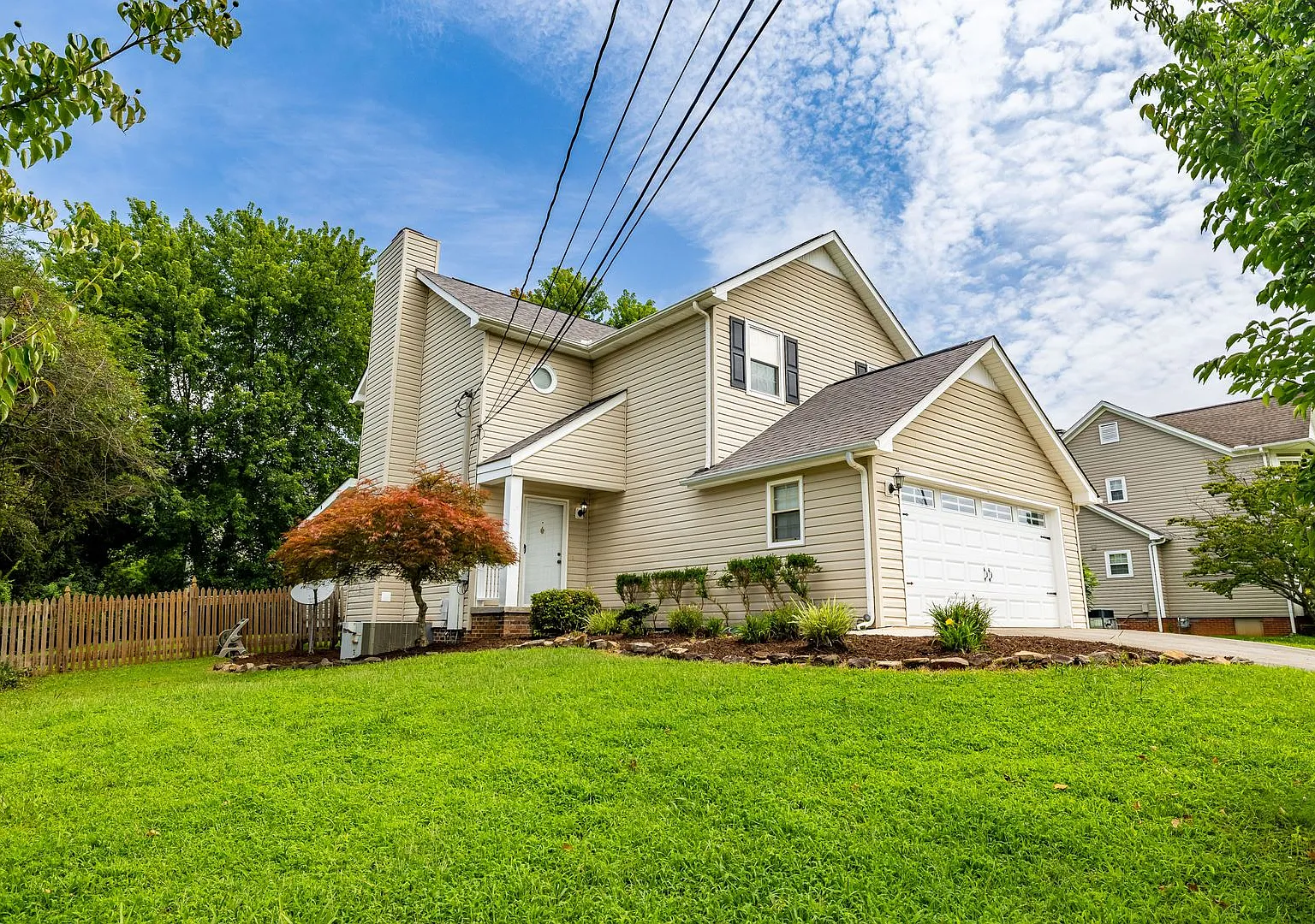 West Knoxville 37922 - Freshly painted and move-in ready, 3-bedroom, 2. — Photo 2