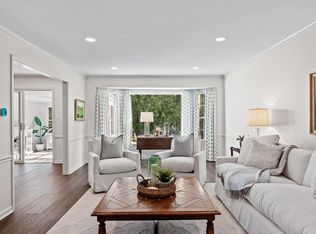 949 W Shaker Cir, Mequon, WI 53092