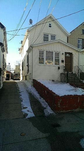 1st image of 10732 121st St