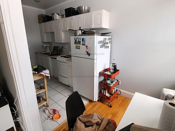 3rd image of 1637 Commonwealth Ave #101