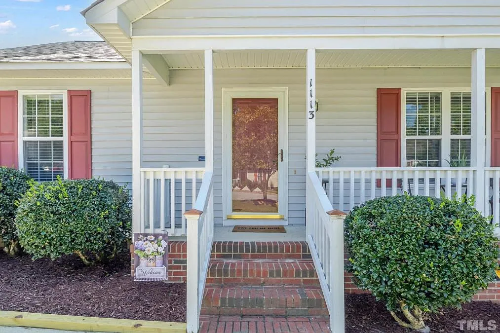 1113 Curtiss Dr — Photo 1