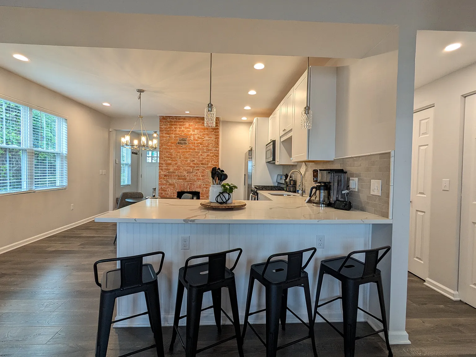 2 bed, 1100 sqft, $2,250 — Photo 2