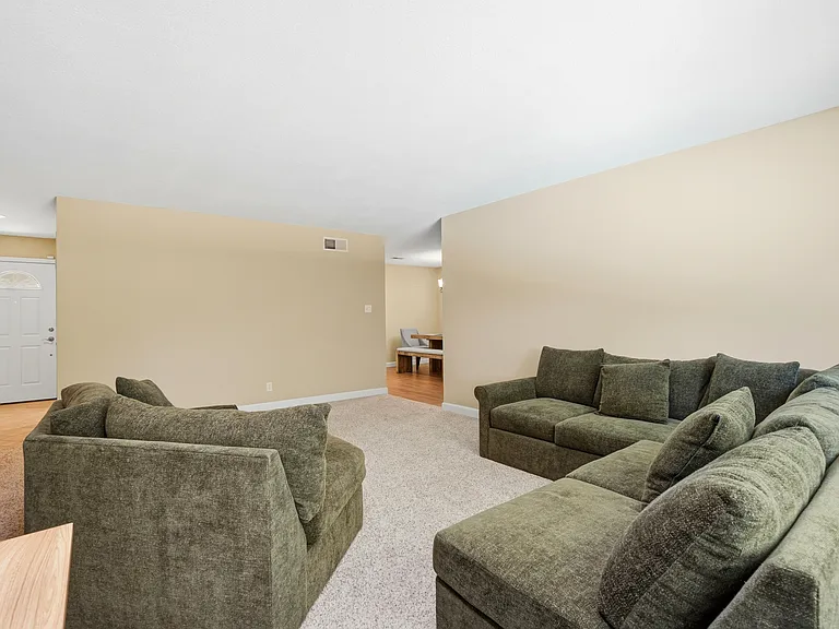 4657 Brenda Cir — Photo 6