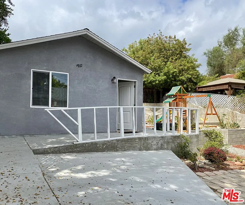 Building Photo - 4853 Canoga Ave