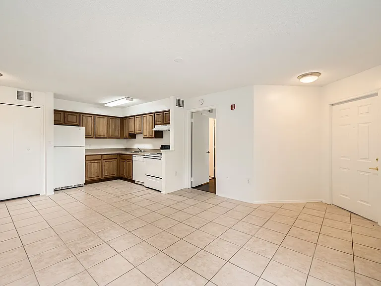 Golden Oaks — Photo 20