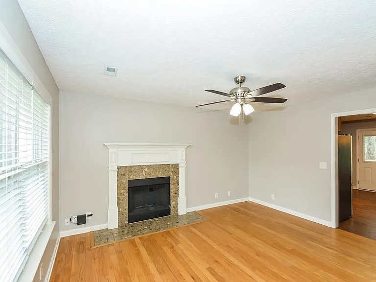 915 Buckhaven Dr — Photo 4