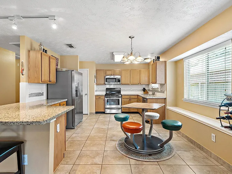 18223 Lundar Ln — Photo 5